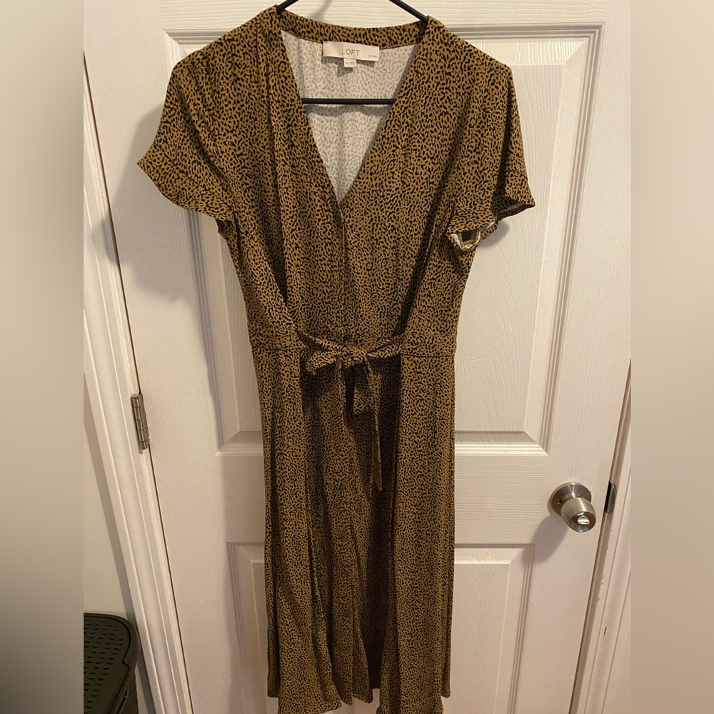 Loft Petite dark tan midi dress. Black detailing in pattern.
